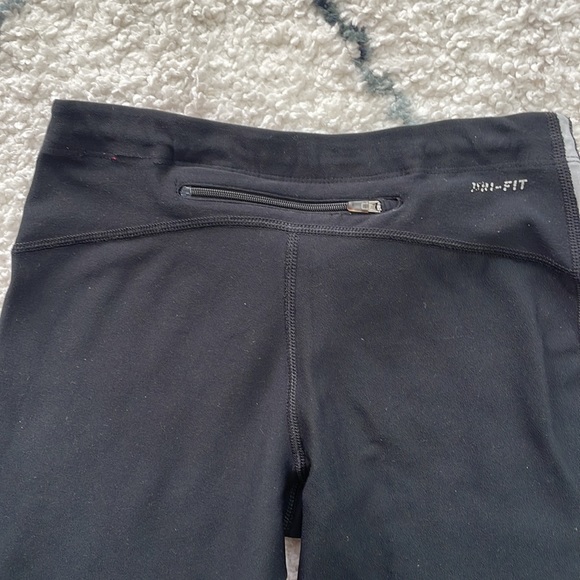 Nike Capri Pants - Picture 3 of 4